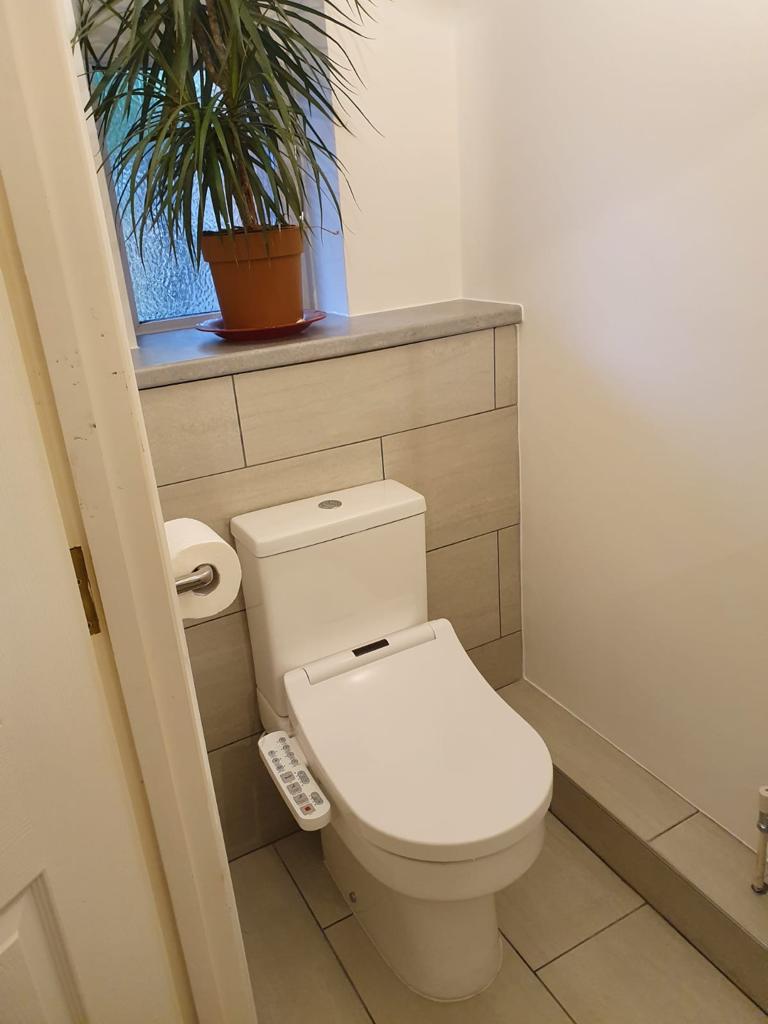 bathroom & toilet fitter beckenham